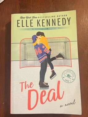 The Deal (Off-Campus Series Book 1) - Paperback by Elle Kennedy